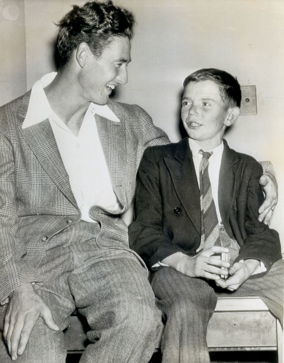 1941-ted-williams-young-fan.jpg